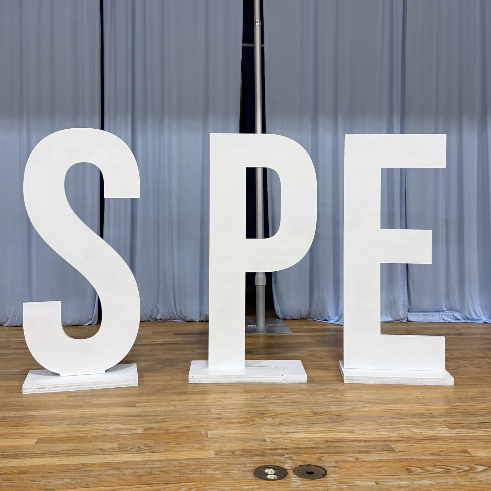 Standing letters